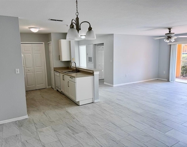 5475 Vineland Road - Photo Thumbnail 2