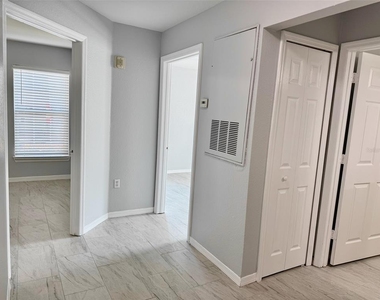 5475 Vineland Road - Photo Thumbnail 9