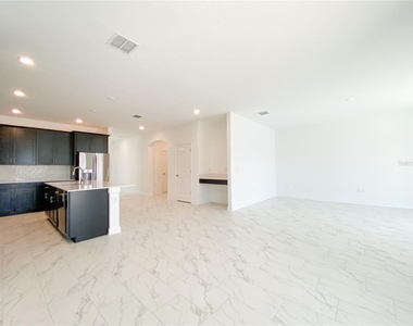 977 Leader Street - Photo Thumbnail 6