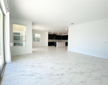 977 Leader Street - Photo Thumbnail 4