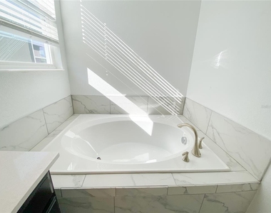 977 Leader Street - Photo Thumbnail 20