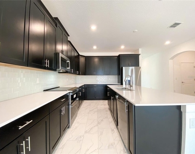 977 Leader Street - Photo Thumbnail 7