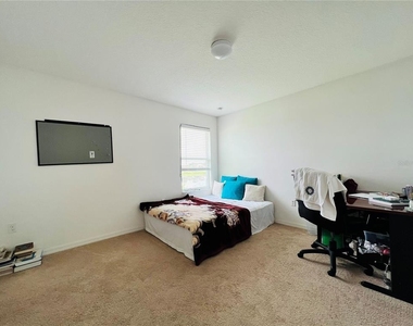 4969 Whistling Wind Avenue - Photo Thumbnail 7