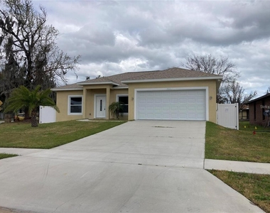 925 Lora Street - Photo Thumbnail 1