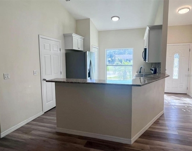 925 Lora Street - Photo Thumbnail 5