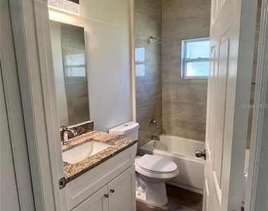 925 Lora Street - Photo Thumbnail 10