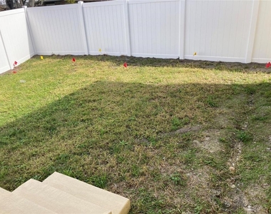 925 Lora Street - Photo Thumbnail 13