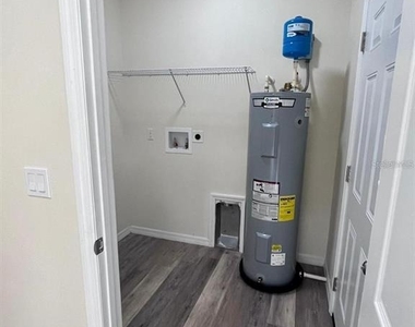 925 Lora Street - Photo Thumbnail 12