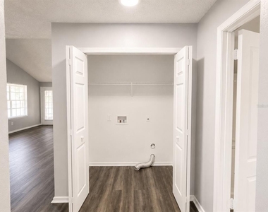 234 Afton Square - Photo Thumbnail 22
