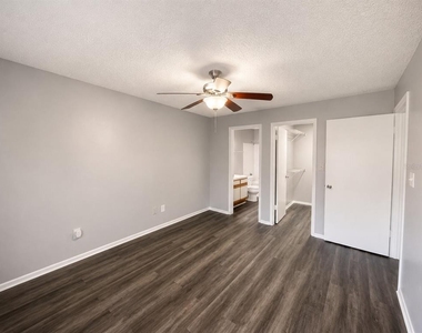 234 Afton Square - Photo Thumbnail 15