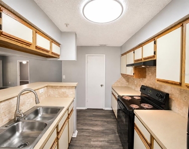 234 Afton Square - Photo Thumbnail 7