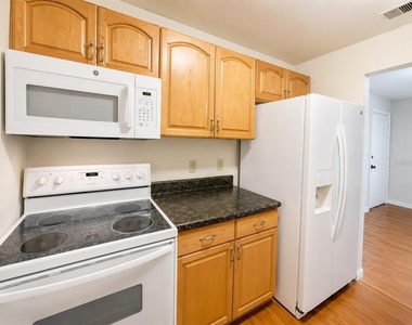 926 Lake Destiny Road - Photo Thumbnail 6