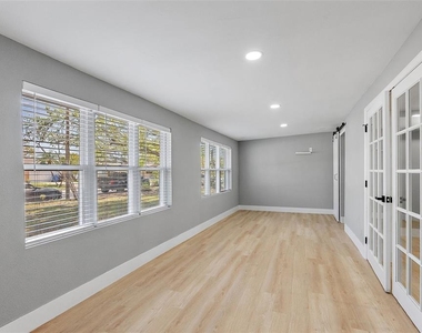 3926 Helena Street Ne - Photo Thumbnail 3