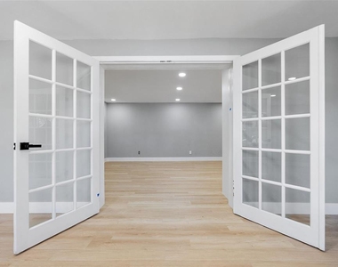 3926 Helena Street Ne - Photo Thumbnail 6