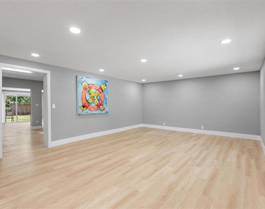 3926 Helena Street Ne - Photo Thumbnail 10
