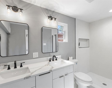3926 Helena Street Ne - Photo Thumbnail 12
