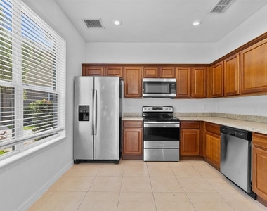 3520 San Jacinto Circle - Photo Thumbnail 8