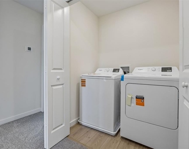 16570 Barbours Creek Way - Photo Thumbnail 17