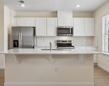 16570 Barbours Creek Way - Photo Thumbnail 8