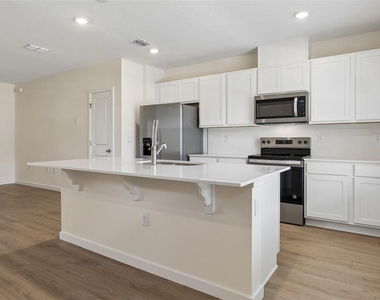 16588 Barbours Creek Way - Photo Thumbnail 7