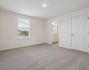 16588 Barbours Creek Way - Photo Thumbnail 11