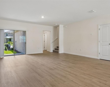 16588 Barbours Creek Way - Photo Thumbnail 6