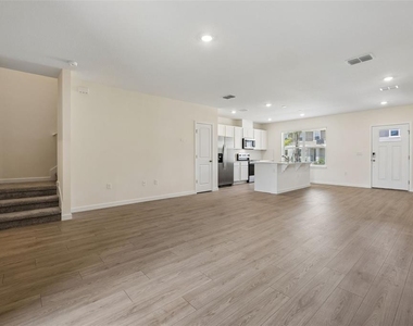 16576 Barbours Creek Way - Photo Thumbnail 3