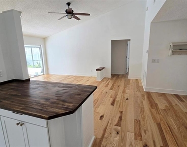 211 N Cervidae Drive - Photo Thumbnail 3