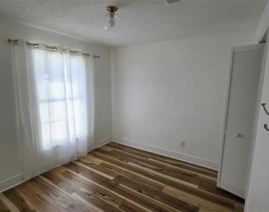 211 N Cervidae Drive - Photo Thumbnail 12