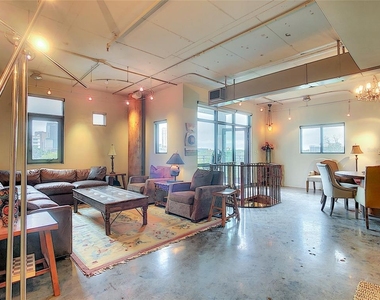 10 N Summerlin Avenue - Photo Thumbnail 4