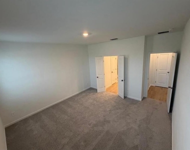 1607 Loxley Trail - Photo Thumbnail 12