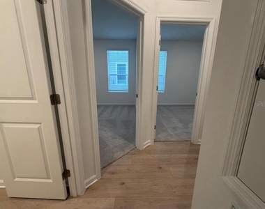 1607 Loxley Trail - Photo Thumbnail 4