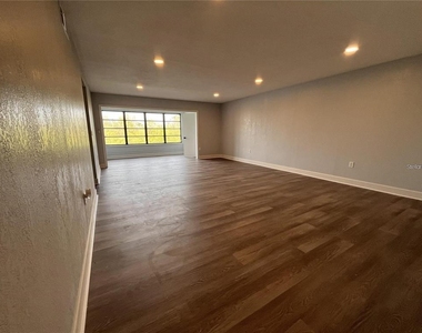 314 Spring Lakes Boulevard - Photo Thumbnail 3