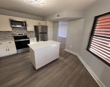 314 Spring Lakes Boulevard - Photo Thumbnail 2