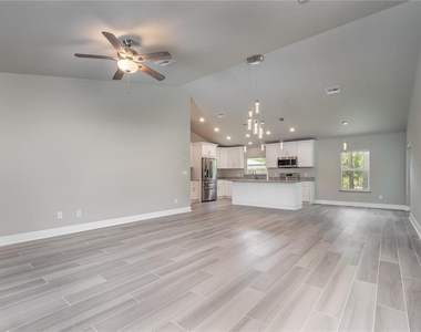 696 Marion Oaks Trail - Photo Thumbnail 4