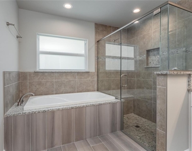 696 Marion Oaks Trail - Photo Thumbnail 10