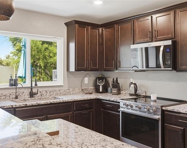 232 Lake Lucerne Way - Photo Thumbnail 7