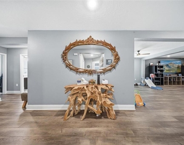 232 Lake Lucerne Way - Photo Thumbnail 2