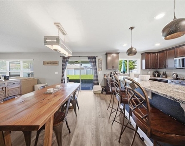 232 Lake Lucerne Way - Photo Thumbnail 5