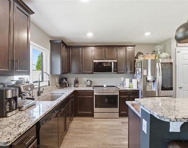 232 Lake Lucerne Way - Photo Thumbnail 10