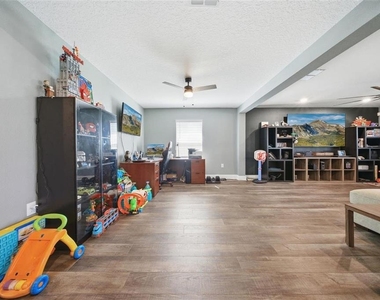 232 Lake Lucerne Way - Photo Thumbnail 3