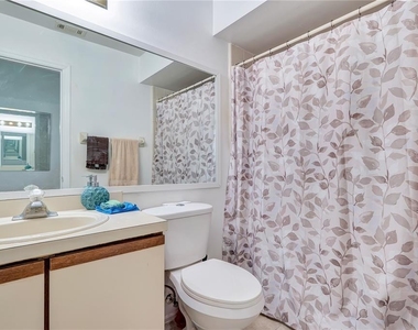 112 Lakepointe Circle - Photo Thumbnail 13