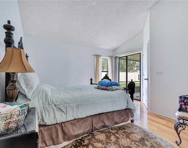 112 Lakepointe Circle - Photo Thumbnail 12