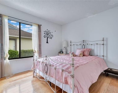 112 Lakepointe Circle - Photo Thumbnail 14