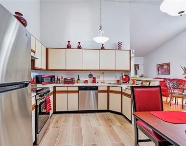 112 Lakepointe Circle - Photo Thumbnail 8