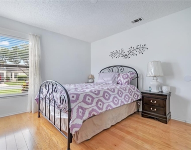 112 Lakepointe Circle - Photo Thumbnail 15