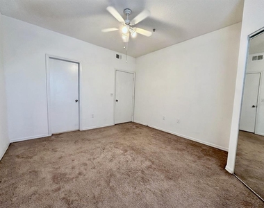 5518 Metrowest Boulevard - Photo Thumbnail 2
