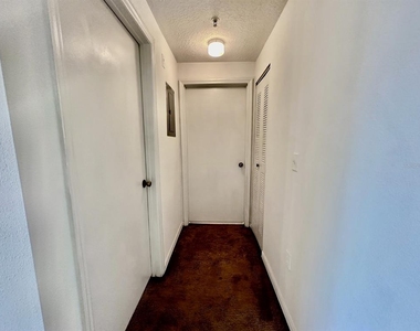 5518 Metrowest Boulevard - Photo Thumbnail 5