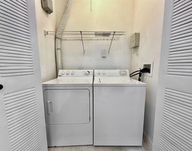 5518 Metrowest Boulevard - Photo Thumbnail 3