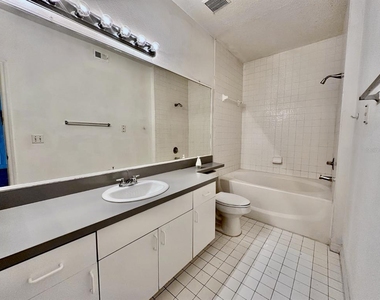 5518 Metrowest Boulevard - Photo Thumbnail 4